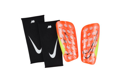 Fotbalové chrániče Nike Mercurial FlyLite SuperLock