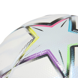 Fotbalový míč adidas UCL League